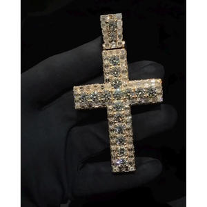 Pendentif Croix Iced Out avec Diamants Moissanite à Tailles Mixtes en Argent Sterling 925 – Bijou de Luxe Hip Hop Tendance - Product Image 1