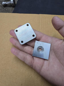 Placas Metálicas Perforadas de Latón Personalizadas, Mecanizadas por CNC para Soporte de Construcción y Fijación de Farolas - Product Image 1