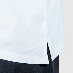 เสื้อยืดผู้ชายสีขาวทรงโอเวอร์ไซส์ คอโอ แขนสั้น ผ้าเจอร์ซีย์เนื้อนุ่ม สั่งทำได้โดยตรงจากโรงงาน ผลิตจากโพลีเอสเตอร์/คอตตอน - Product Image 5