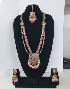 Collier long élégant superposé en or plaqué antique, style ethnique Kundan, avec perles Jhumkas et Tikka, idéal pour les fêtes et les fiançailles - Product Image 3