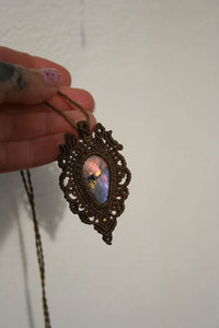 Collier en macramé fait main, pendentif bohème en labradorite, pierre chatoyante, cordon marron réglable, bijoux de guérison, artisanal - Product Image 3