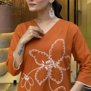 Ensemble trois pièces de qualité supérieure pour occasions festives, en rayonne slub pour femme, avec broderie et dupatta imprimé. - Product Image 2