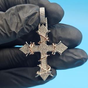 Colgante de Moissanita Cruzada, Regalo Religioso de Fe Cristiana, Plata 925 Certificada, Lujo Iced Estilo Hip Hop Rapper - Product Image 5