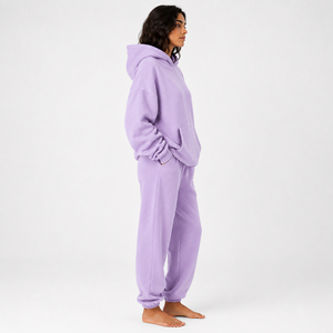 Survêtement oversize pour femme de haute qualité, doté d'un tissu durable, d'une forme décontractée et d'une sensation douce pour la mode streetwear moderne. - Product Image 4