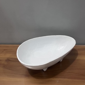 Bandeja Decorativa Ovalada Moderna de Aluminio T565 con Acabado Blanco para Mesa de Comedor, Diseño Artesanal - Product Image 1