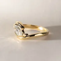 Bague de fiançailles et de mariage en or massif jaune, diamant de laboratoire taille marquise, sertissage demi-clos, solitaire, moderne et minimaliste