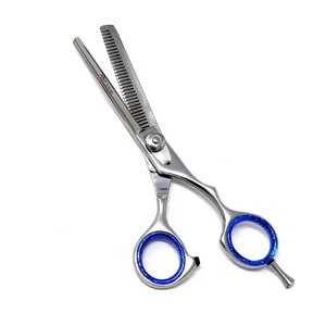 Ciseaux de coiffure professionnels Ryzer Studio en acier inoxydable 440C, pointe acérée, pour droitiers, manche long, pour usage en salon - Product Image 3