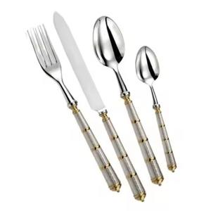 Juego de cubiertos modernos de latón dorado con mango blanco, colección de utensilios de diseño para comedor, decoración elegante para mesa de boda - Product Image 3