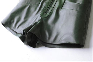 Shorts en cuir PU vert taille mi-haute pour femme PIHA SPORTS, fermeture boutonnée, coupe décontractée, couleur unie, avec poches, imperméables et séchage rapide - Product Image 4