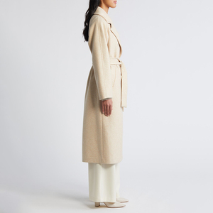 Manteau long pour femme de qualité supérieure avec une coupe élégante, un tissu de qualité et un style sophistiqué pour les collections de mode - Product Image 2