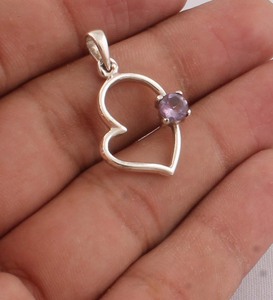 Colgante de amatista natural en forma de corazón, joyería de plata de ley 925, collar de corazón con piedra preciosa morada al por mayor para mujer, colgante hecho a mano. - Product Image 1