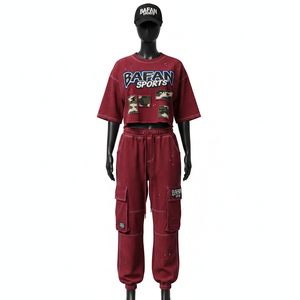 Conjunto de camiseta corta y pantalones para mujer, algodón de alta calidad, tejido polar de 300GSM, cálido y suave, con logotipo bordado y estampado. Conjuntos para mujer. - Product Image 6