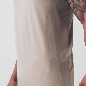 Débardeur de performance pour homme de haute qualité - Tissu respirant et anti-humidité pour un confort supérieur - Product Image 3