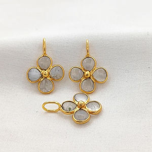 Colgante de Trébol de Calcedonia Rosa de 5mm, Bisel de Trébol Liso, Amuleto de Calcedonia Hecho a Mano de 7x5mm, Amuletos de Calcedonia Rosa Chapados en Oro con Aro - Product Image 5