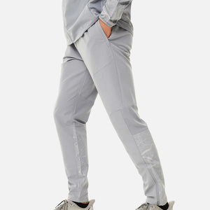 Ensemble de jogging thermique décontracté léger en nylon pour homme, avec sweats à capuche zippés réfléchissants et pantalons de survêtement coupe-vent pour l'extérieur - Product Image 5