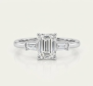 Anillo de Diamantes en Oferta, Corte Esmeralda de 2.5 Quilates, Cultivado en Laboratorio, Elegante Anillo de Compromiso para Mujer, Disponible a Precio de Exportación - Product Image 6