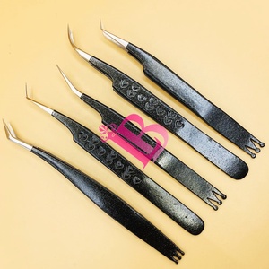 Pinzas para Pestañas Crown Tweezer Negras de Acero Inoxidable, Diseño Personalizado, Pinzas para Extensión de Pestañas de Mink, Pinzas Planas Sostenibles con Logotipo - Product Image 4