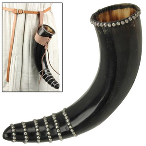 Coupe à bière traditionnelle viking en corne avec boucle de ceinture en cuir, tasse à boire artisanale en corne, accessoire pour festival d'histoire et reconstitution historique - Product Image 2