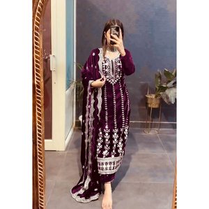 Conjunto Moderno de Top y Pantalón de Terciopelo Viscosa con Bordado de Lentejuelas y Dupatta en Color Morado - Product Image 1