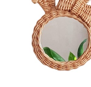 Miroir mural esthétique fait main en rotin tressé naturel avec oreilles de lapin souples pour la décoration de chambre d'enfant, vente en gros - Product Image 3