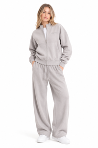 Ensemble survêtement pour femme, coupe oversize, bleu, avec veste zippée à col montant et pantalon de survêtement à jambe large, en molleton de coton épais, style streetwear, avec logo personnalisé - Product Image 4