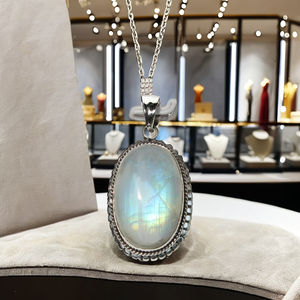 Venta al por mayor 2025 azul piedra lunar cabujón redondo 925 colgante de plata esterlina con piedras de cristal curativas colgantes y dijes de moda - Product Image 1