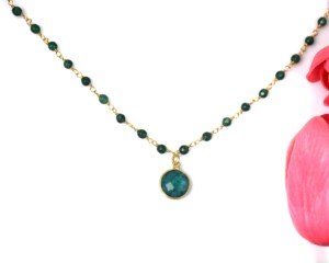 Collar con colgante de cuentas de esmeralda natural chapado en oro de 18 quilates y plata de ley 925 hecho a mano para mujer, joyería de playa. - Product Image 1