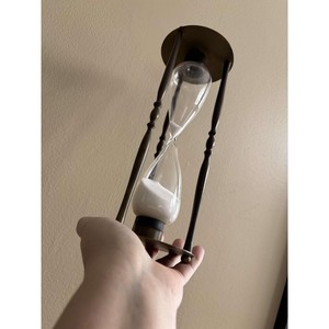 Reloj de Arena Portátil Ecológico Hecho a Mano con Marco Metálico, Diseño Moderno de Mediados de Siglo para una Medición Precisa del Tiempo - Product Image 4
