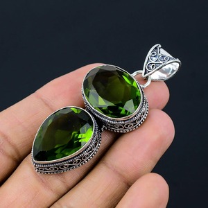 Pendentif en argent sterling fait main avec serti clos, péridot vert, style bohème vintage, bijoux unisexe de haute qualité - Product Image 5