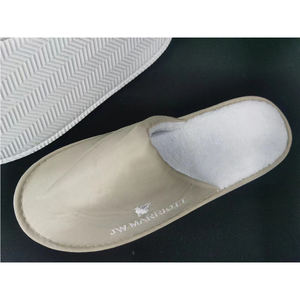 Pantuflas Desechables Blancas de Tela No Tejida para Hotel, con Asa de Plástico y Cerdas de Silicona, Ligeras, para Habitaciones de Huéspedes - Product Image 6