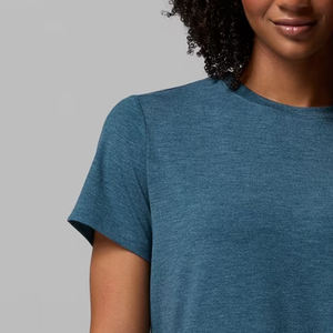 T-shirt décontracté pour femme, style urbain tendance, design moderne et élégant, idéal pour l'été, facile à porter, haut de gamme. - Product Image 3