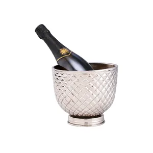 Seau à glace personnalisé haut de gamme fait main avec logo pour cadeaux d'entreprise, campagnes promotionnelles, hôtellerie – Seau à champagne en métal avec diamants - Product Image 1