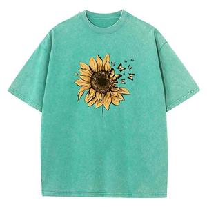 T-shirt tendance personnalisé vintage délavé avec motif tournesol et papillon, coupe oversize unisexe, en coton doux pour l'été - Product Image 2