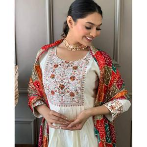 BORDADO DE SEDA CHANDERI MÁS RECOGIDO TRABAJO FONDO SUPERIOR CON DUPATTA BLANCO - Product Image 3