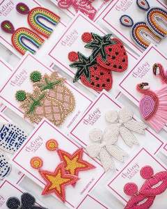 Pendientes de bordado coloridos hechos a mano de la India, bordado de cuentas de moda para mujeres y niñas, manualidades de punto de cruz - Product Image 2