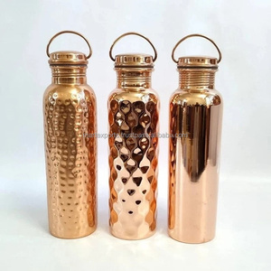 Bouteille à boire en cuivre avec bouchon sécurisé pour une utilisation quotidienne favorisant une hydratation saine, une digestion optimale et une routine de bien-être équilibrée - Product Image 2