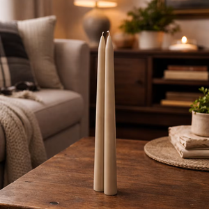 Juego de 2 Velas Cónicas Hechas a Mano en Color Beige Cálido, Sin Humo |   Decoración Navideña y para Bares |   Sin perfume para bodas y ocasiones festivas - Product Image 2