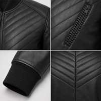Blouson bomber en cuir véritable noir pour homme avec panneaux d'épaule matelassés, col et poignets côtelés et poches zippées