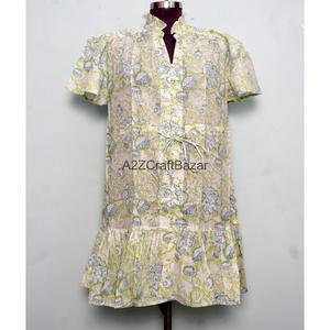 Robe courte élégante faite à la main pour le printemps, 100 % coton, imprimé floral, coupe trapèze, manches courtes, col en V - Product Image 2