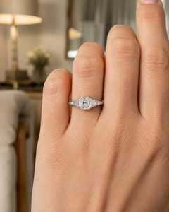 Anillo de Cinco Piedras de Moissanita con Corte Asscher VVS1 de 2CT, Plata de Ley 925, Regalo Sorpresa de Boda, Joyería para Amigos - Product Image 4