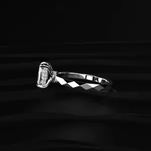 Bague Tesla Cyber Pave avec diamant taille émeraude 1 carat, pure beauté, coupe parfaite pour un look glamour, couleur D-E, clarté VVS-VS, certifiée IGI. - Product Image 4