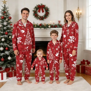 Conjunto de Pijamas Navideños con Botones, Pijamas Familiares con Diseño Personalizado, Ropa de Dormir de Bambú - Product Image 3