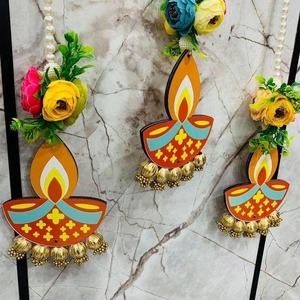 Sculpture murale traditionnelle en MDF, pendentif floral, décoration perlée, lampe florale, décoration de mariage, maison, jardin, provenant du Rajasthan - Product Image 3