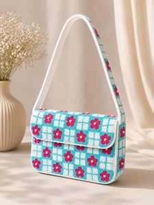 Sac à main artisanal en lin brodé et perlé, motif floral tropical, forme selle, artisanat textile, objet d'art de collection, fermeture à rabat - Product Image 1