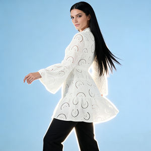 Robe tunique décontractée beige en crochet pour femme, personnalisable, à manches évasées, coupe ample, avec détail illusion naturelle, idéale pour la plage - Product Image 4