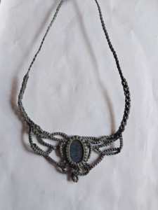 Collier en macramé gris fait main, labradorite ovale cabochon, éclat bleu, bijoux bohèmes en forme de feuille pour femmes - Product Image 5