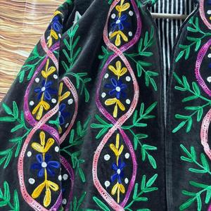 เสื้อแจ็คเก็ตกำมะหยี่ปักมือสำหรับผู้หญิง สไตล์โบโฮลายดอกไม้ เสื้อคลุมสไตล์ชาติพันธุ์ เสื้อคลุมงานฝีมือ - Product Image 4