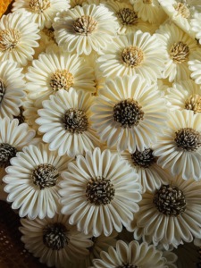 Girasoles. Difusor de fragancia de flores de madera Sola, tamaño seco: 10 cm, hecho a mano con flores de madera Sola de Tailandia, original. - Product Image 3