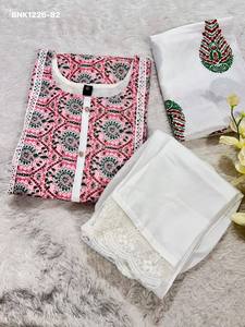 Proveedor de conjuntos de Kurti de muselina y seda de alta calidad con diseño estampado, pantalón y dupatta, de Surat, exportador de moda femenina. - Product Image 4