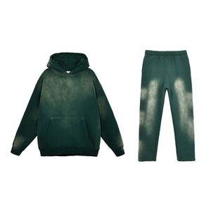 Ensemble de survêtement pour homme bordeaux teint en pièce, en coton haute densité, comprenant un sweat à capuche et un pantalon de survêtement, pré-rétréci, avec lavage vintage décoloré - Product Image 2